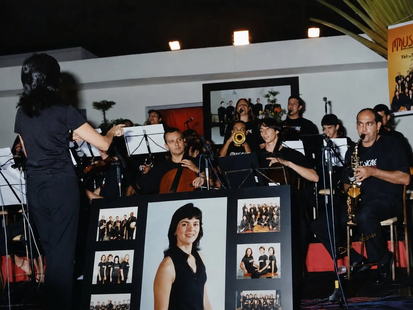Regência e orquestra do Musicale em apresentação